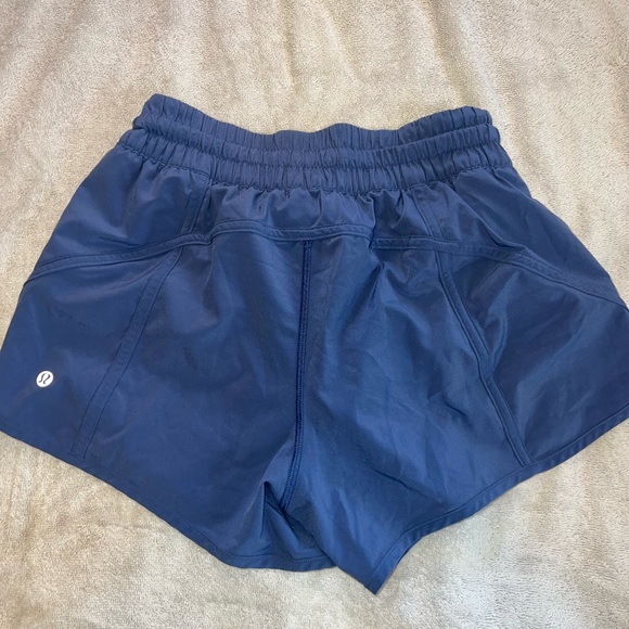 Lululemon tracker v short size 8 Water Drop low rise 4 inch - Picture 3 of 4